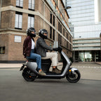 Segway Ninebot E250S 90 km/h E-Scooter E-Roller in Matt Silver Gray Silber Grau bei escoomo in Berlin erhältlich