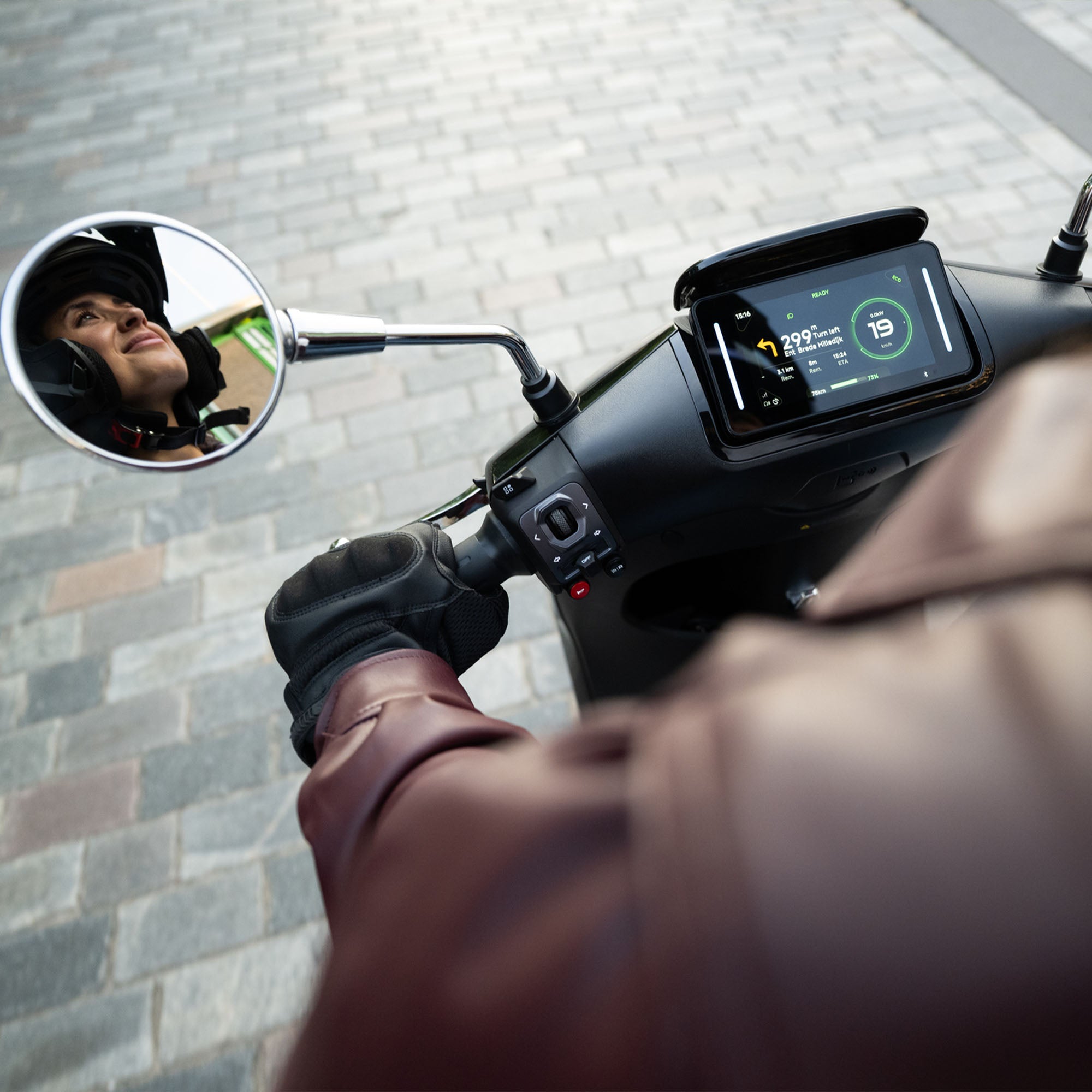 Segway Ninebot E250S 90 km/h E-Scooter E-Roller bei escoomo in Berlin mit Navigation erhältlich